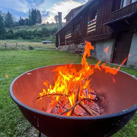 Exklusives Ferienhaus Am Waldrand - Ideal Fuer Familien & Freunde Horská chata *
